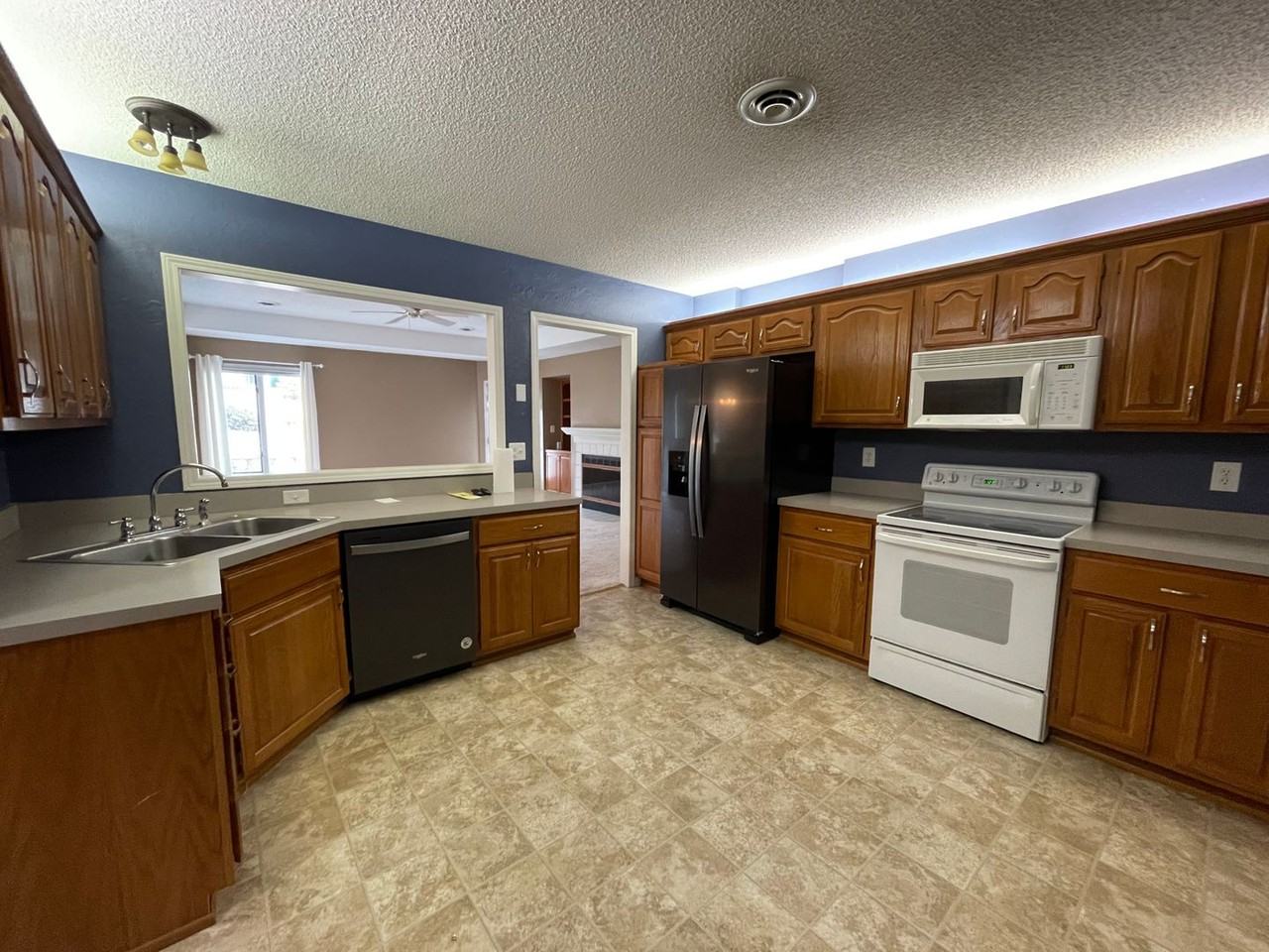 2002 Estella Dr - Photo 5 of 15