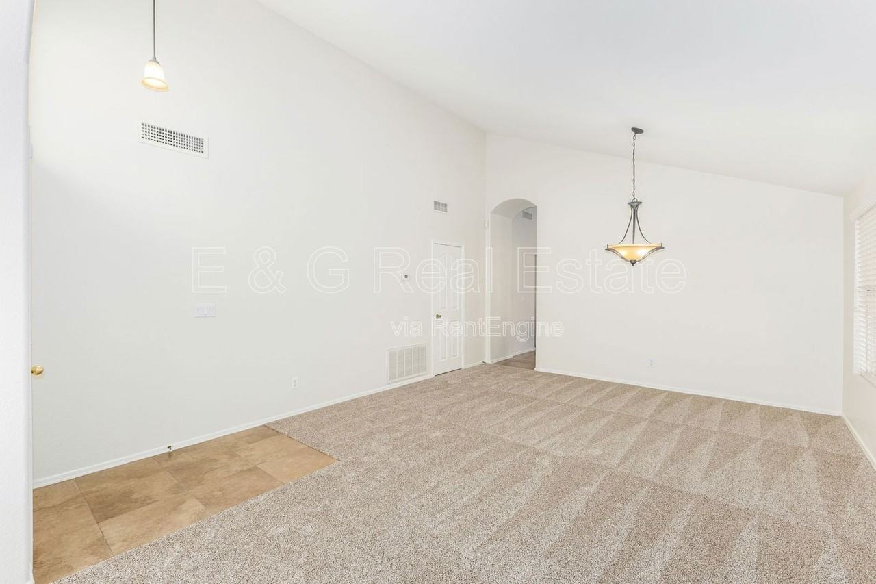 1180 W Jeanine Dr - Photo 4 of 33