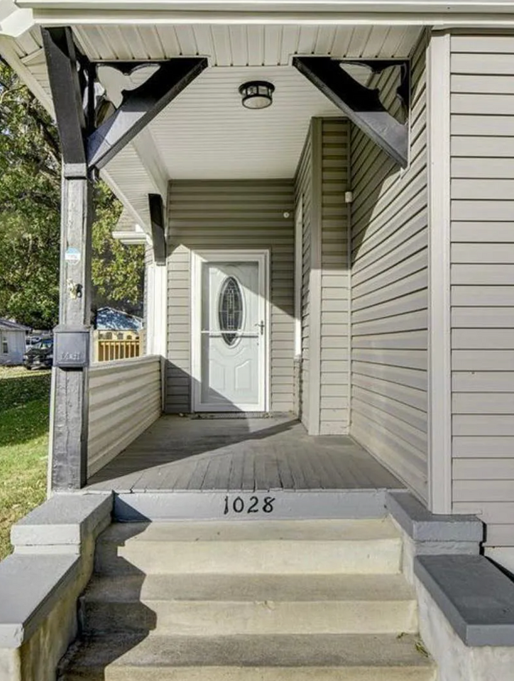 1028 N 33rd St - Photo 2 of 19