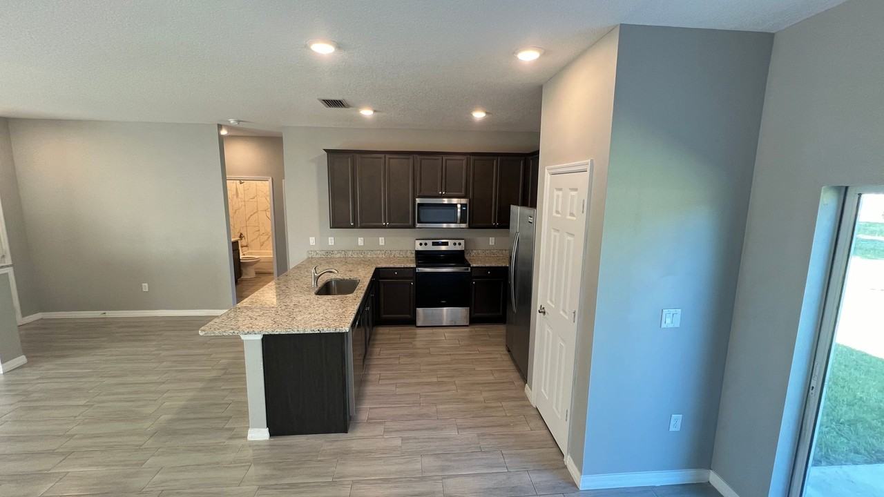 674 Toni St Sw - Photo 4 of 31