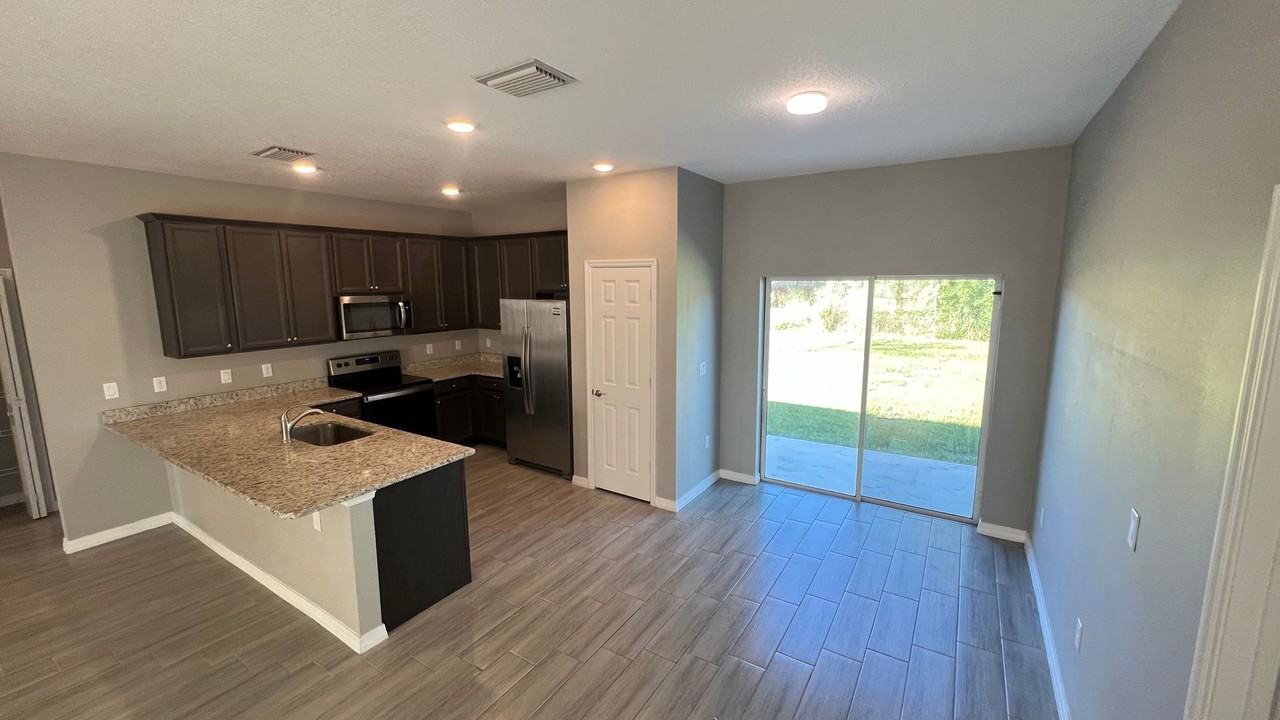 674 Toni St Sw - Photo 6 of 31