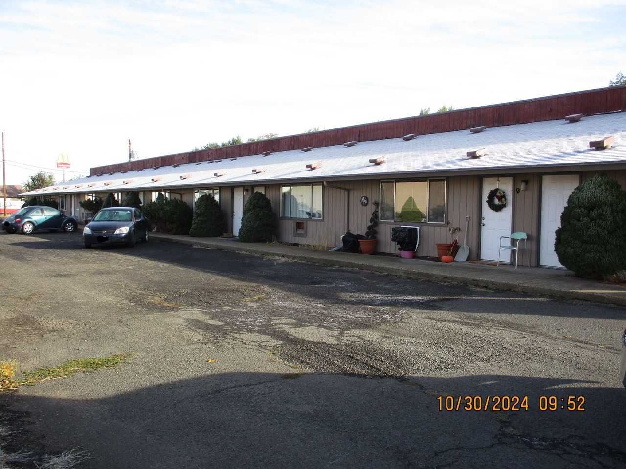 Albany Apartments - Photo 2 of 3