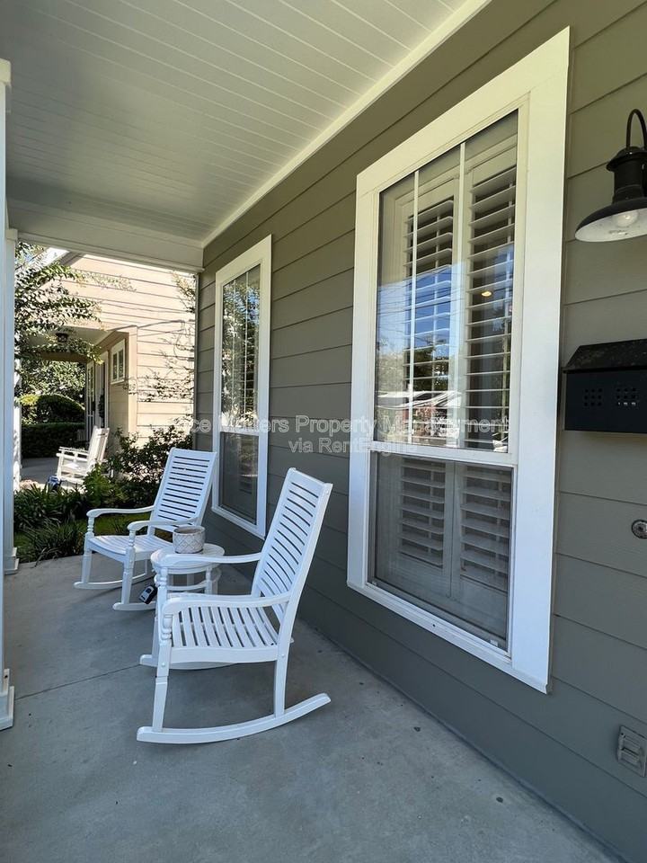 1417 E Maxwell St - Photo 5 of 50