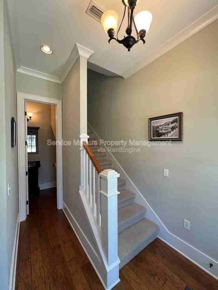 1417 E Maxwell St - Photo 7 of 50