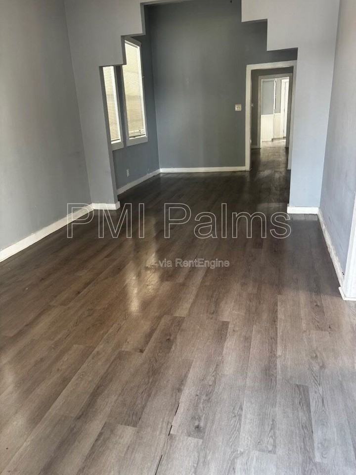 2320 W Walnut St - Photo 4 of 9