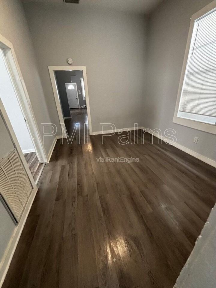 2320 W Walnut St - Photo 5 of 9