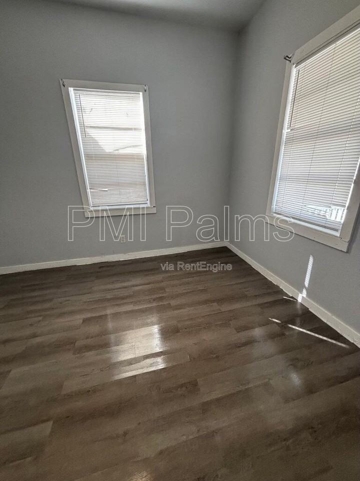 2320 W Walnut St - Photo 6 of 9