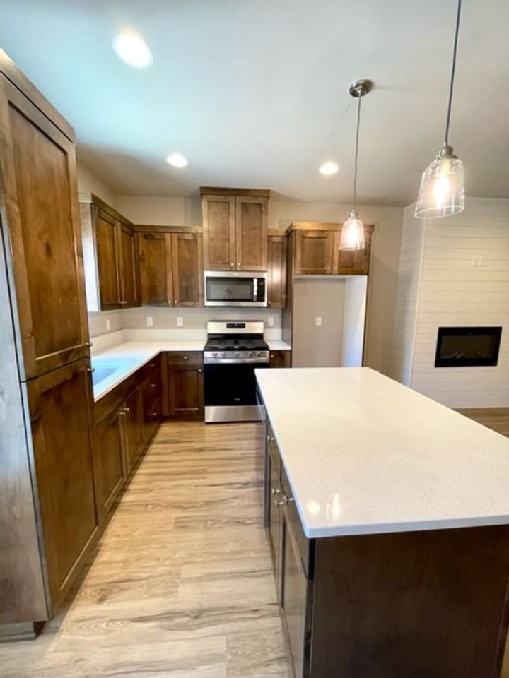 Jennifer Triplex - 61525-JENN-00 - Photo 4 of 33