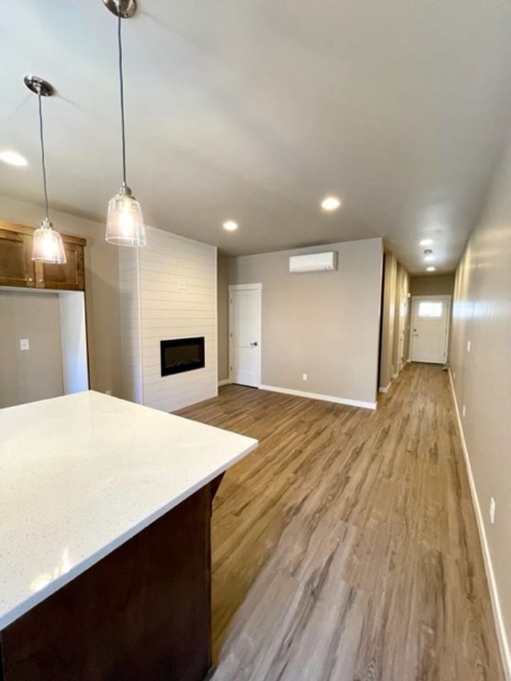 Jennifer Triplex - 61525-JENN-00 - Photo 5 of 33