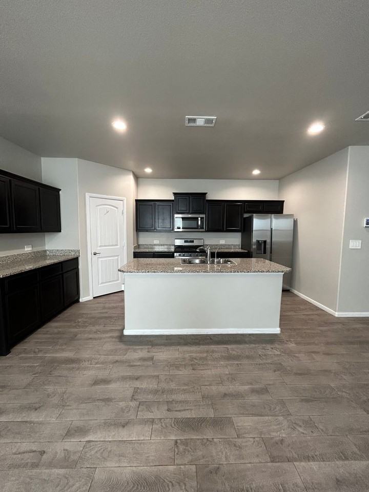 1905 Palo Duro Dr - Photo 4 of 26