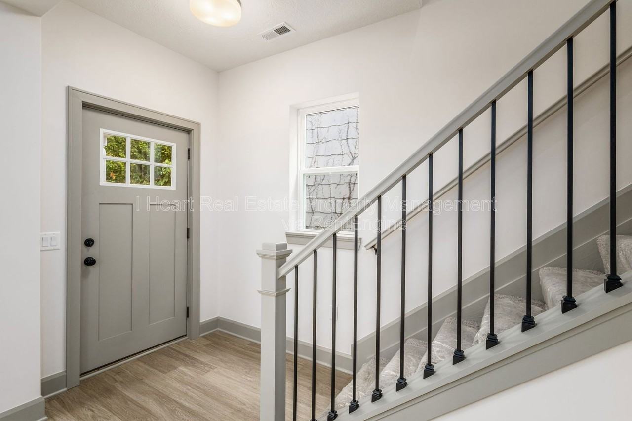 117 Wisconsin Ave - Photo 7 of 39