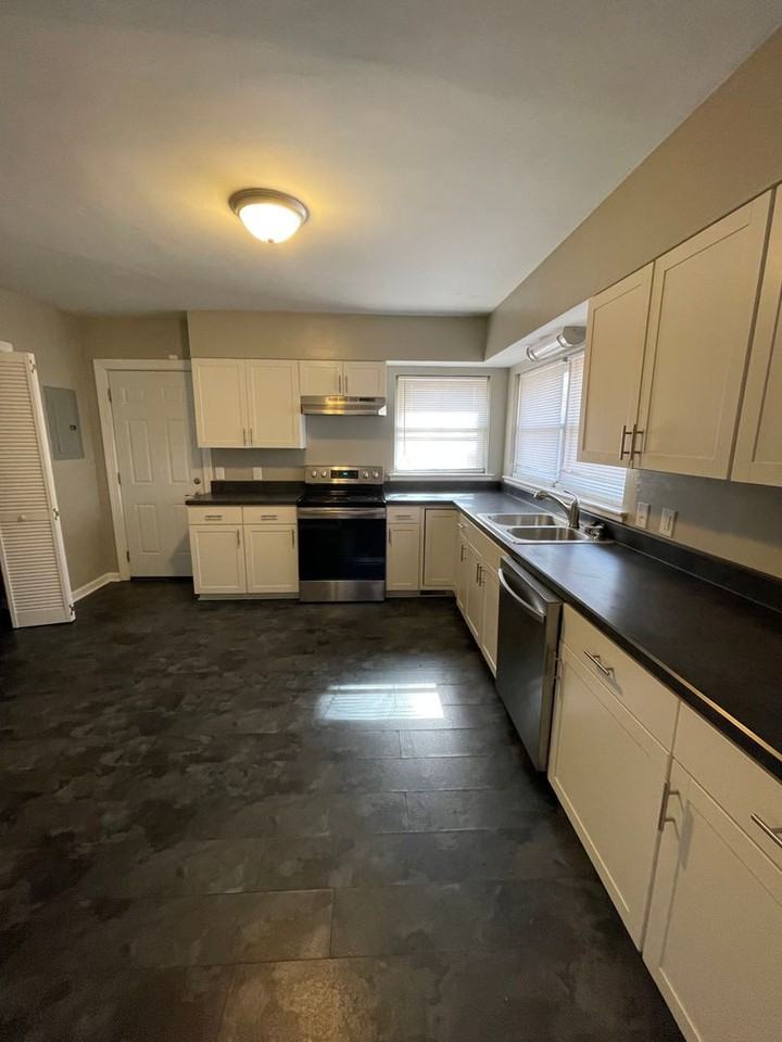 1405 Beech St Se - Photo 5 of 12