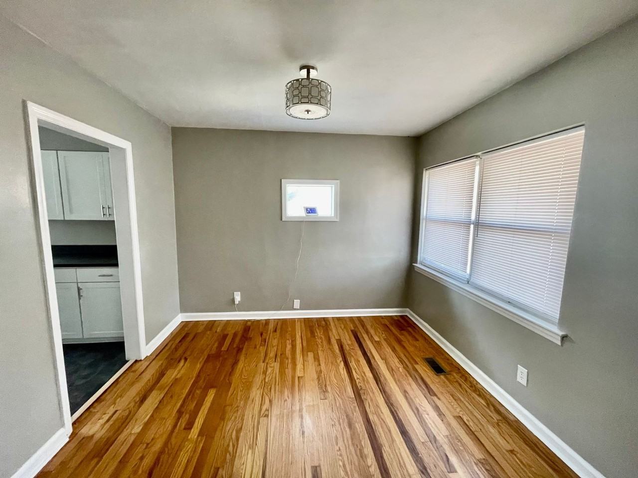 1405 Beech St Se - Photo 6 of 12