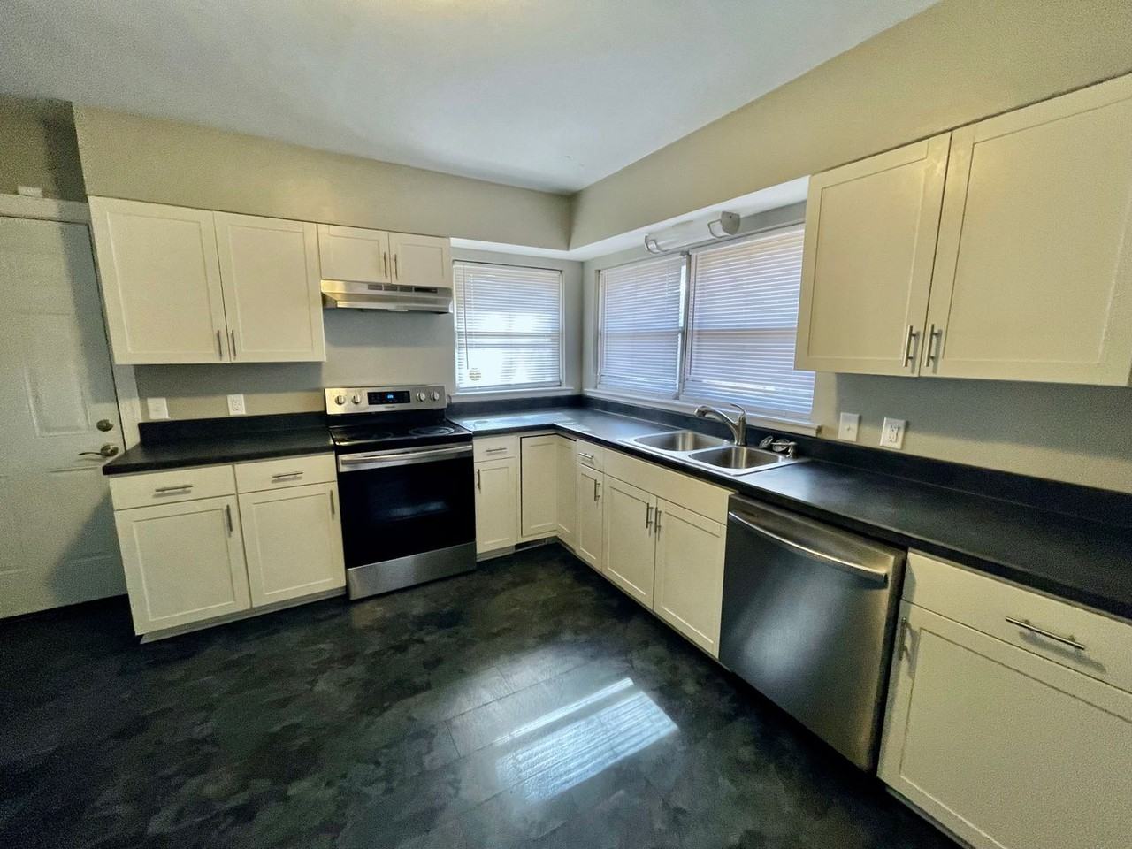 1405 Beech St Se - Photo 7 of 12