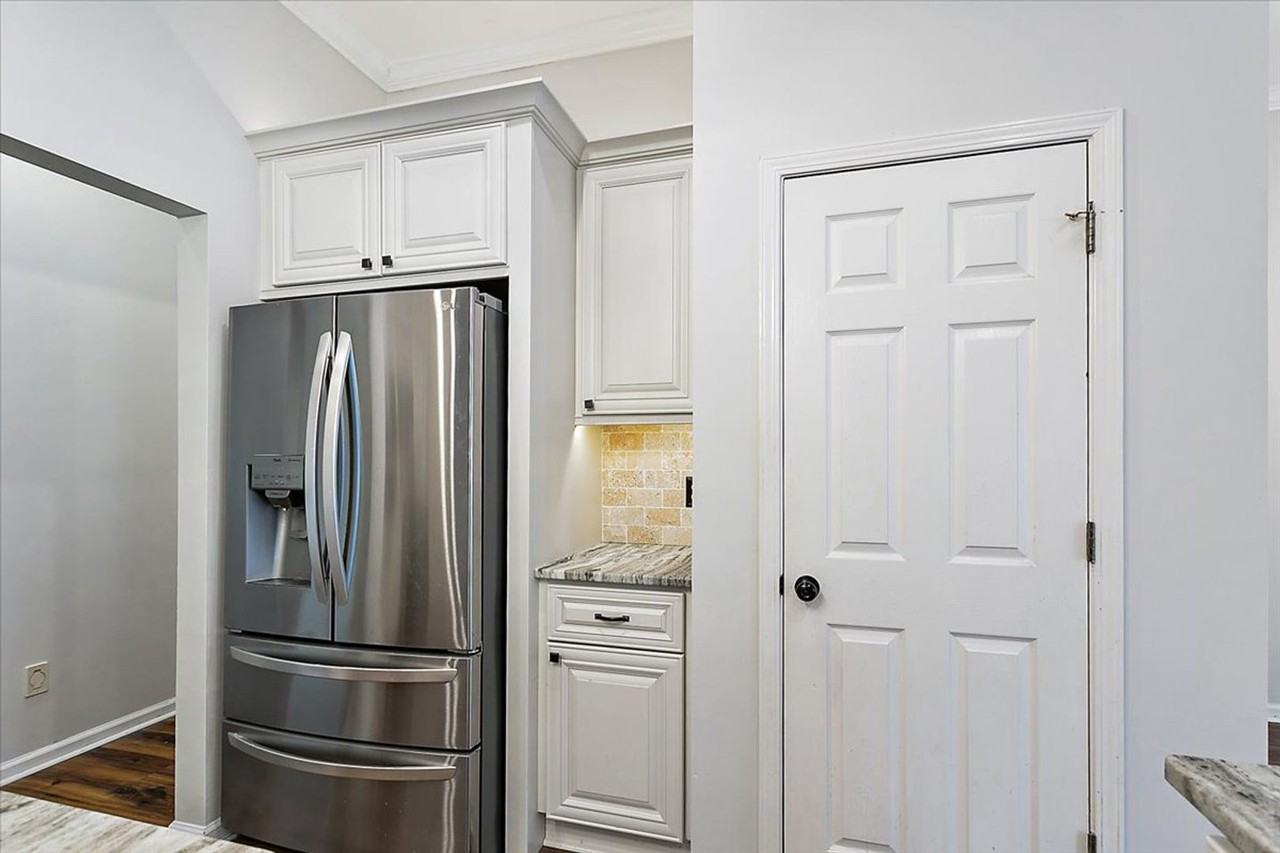 13424 Foxhaven Dr N - Photo 7 of 31