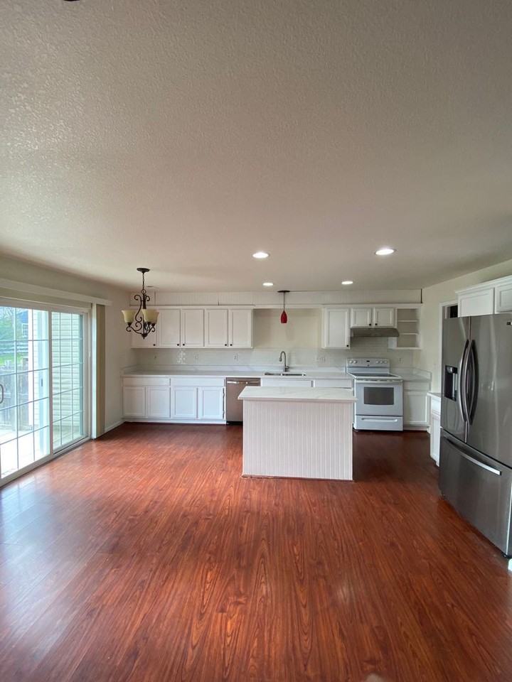 8126 S Memphis Way - Photo 3 of 11