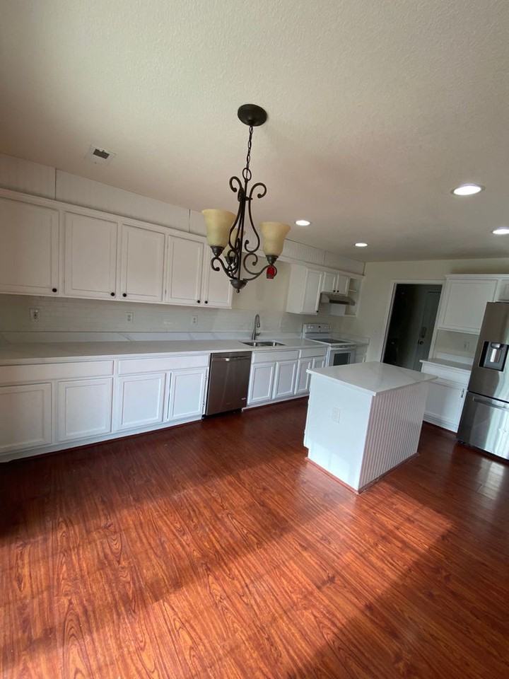 8126 S Memphis Way - Photo 4 of 11