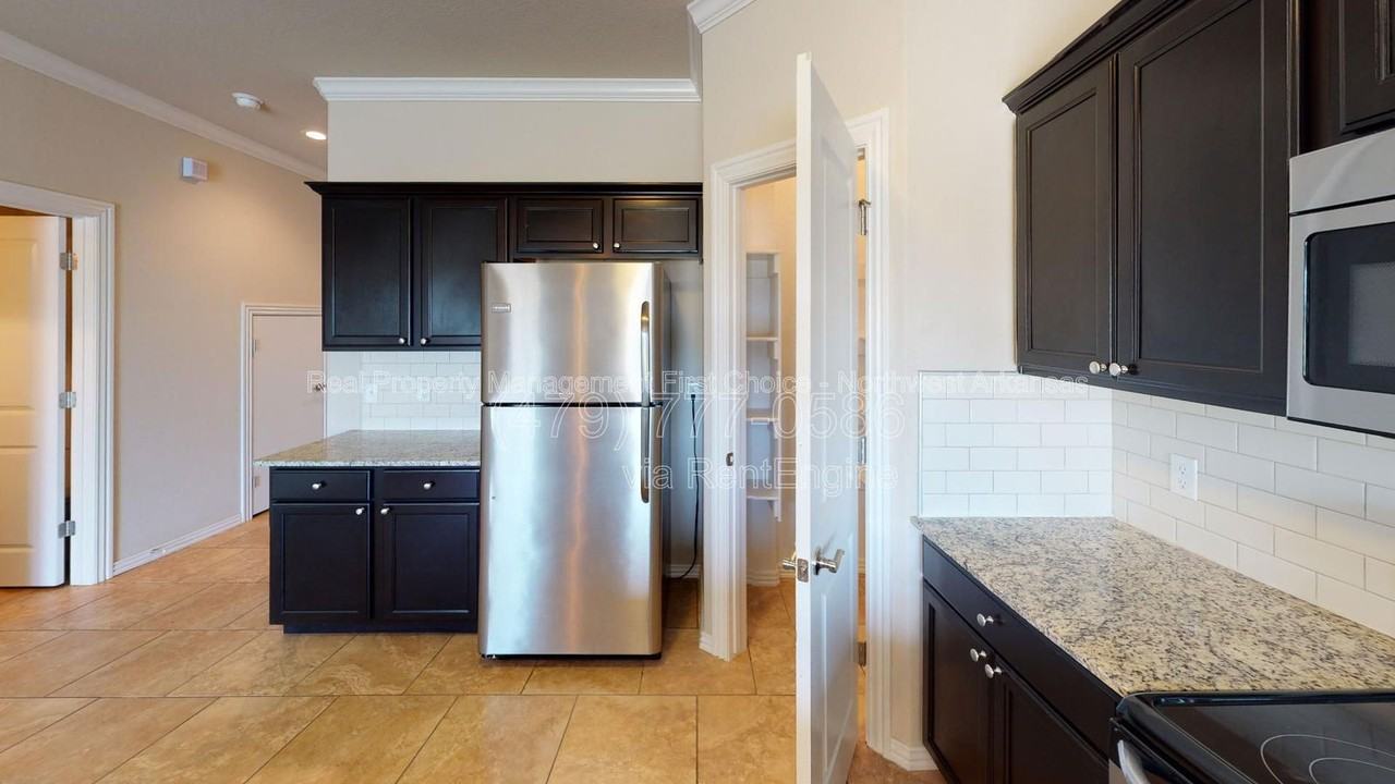 2713 W Shasta Rd - Photo 4 of 12