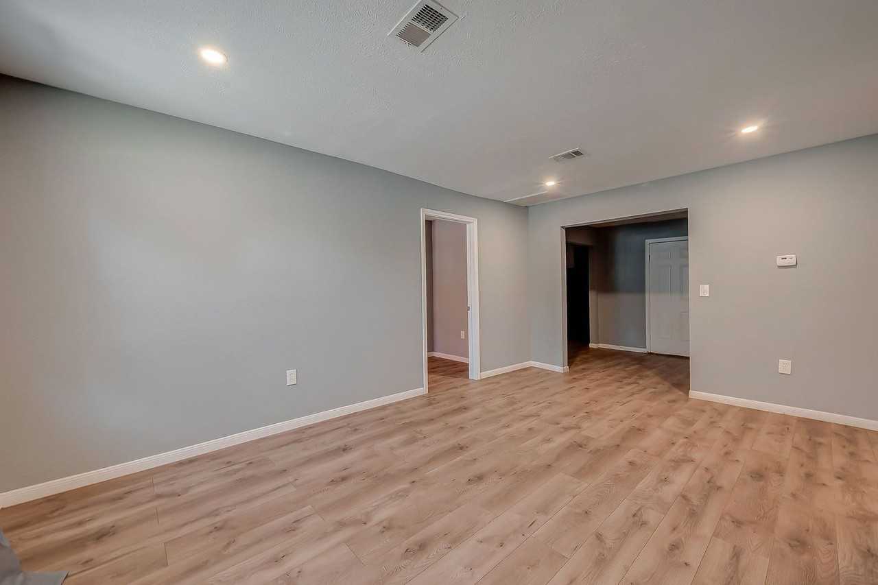 6823 Goforth St - Photo 5 of 29