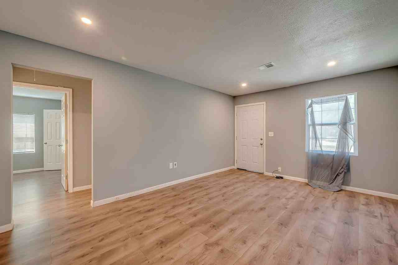 6823 Goforth St - Photo 7 of 29
