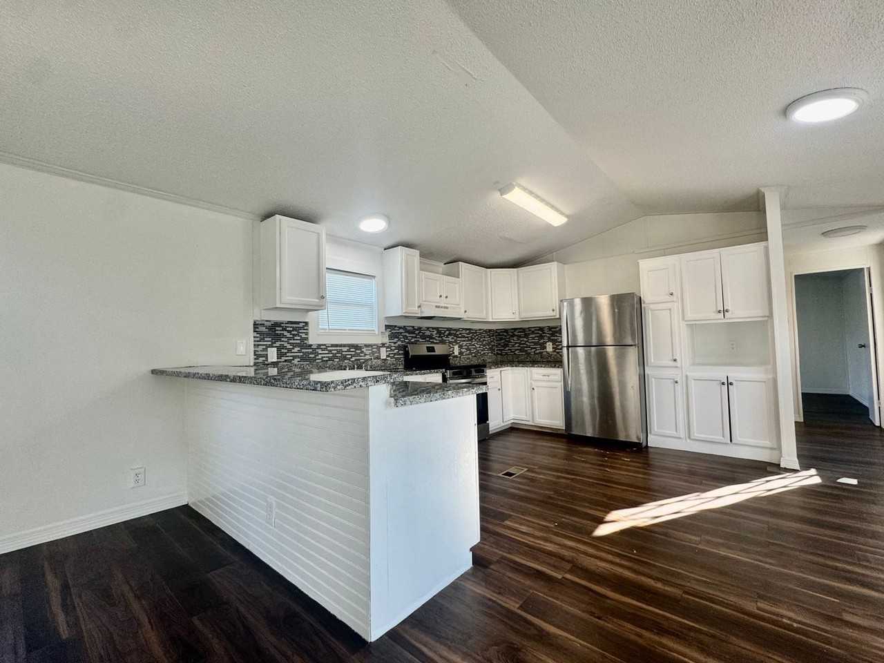 1007 Spooner St - Photo 4 of 19