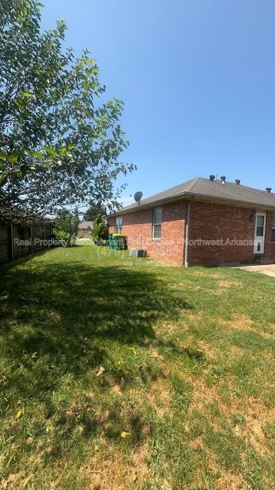 790 Appleridge Dr - Photo 2 of 19