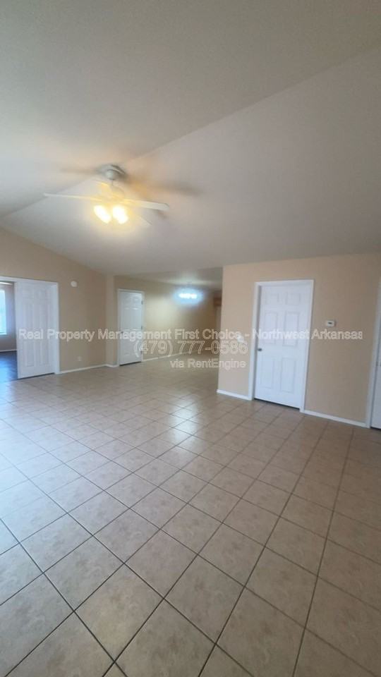 790 Appleridge Dr - Photo 5 of 19