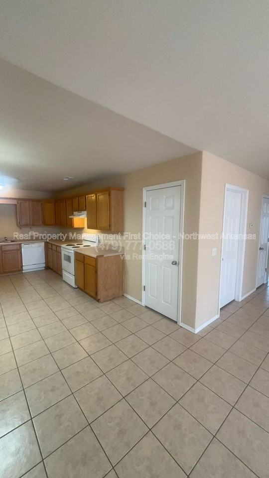 790 Appleridge Dr - Photo 7 of 19