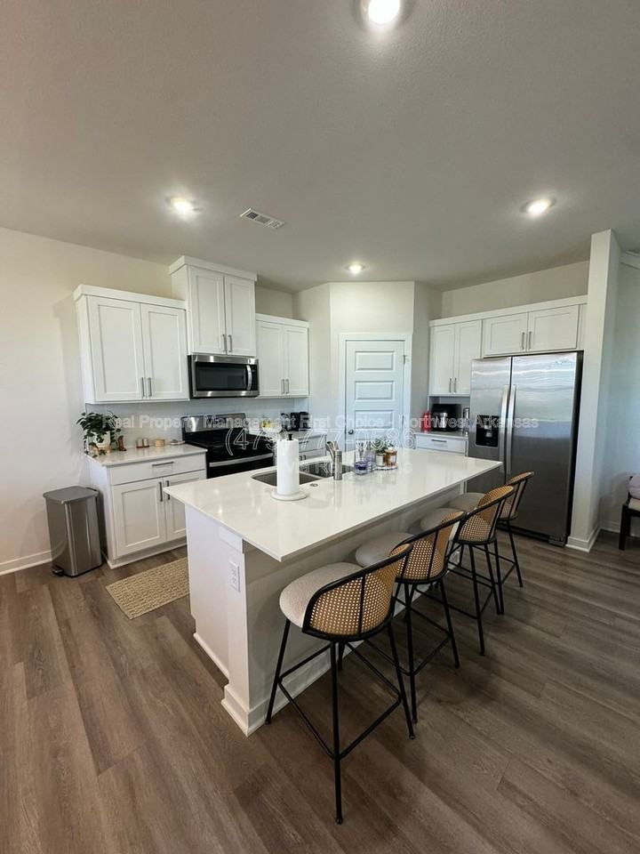 4801 W Triangle St - Photo 6 of 22