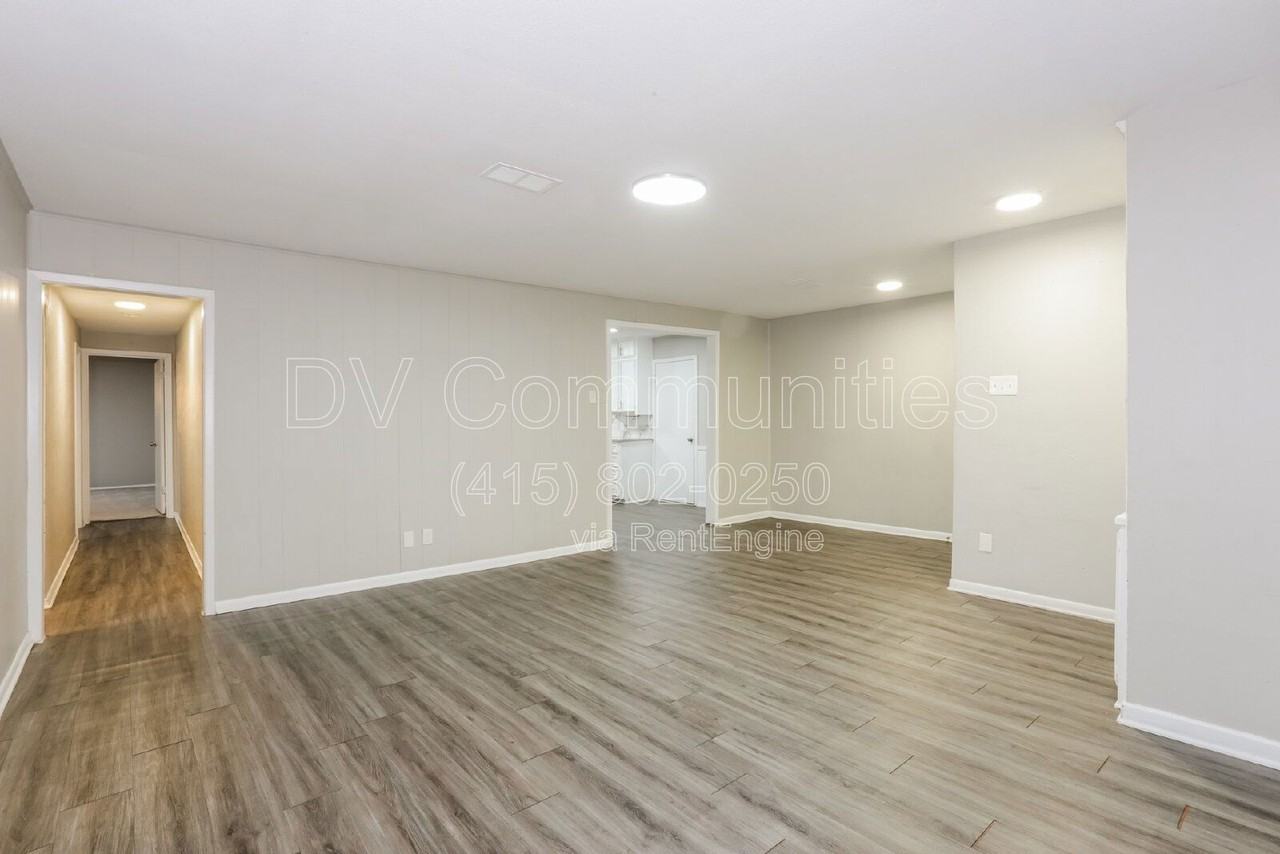 2901 Creston Ave - Photo 4 of 25