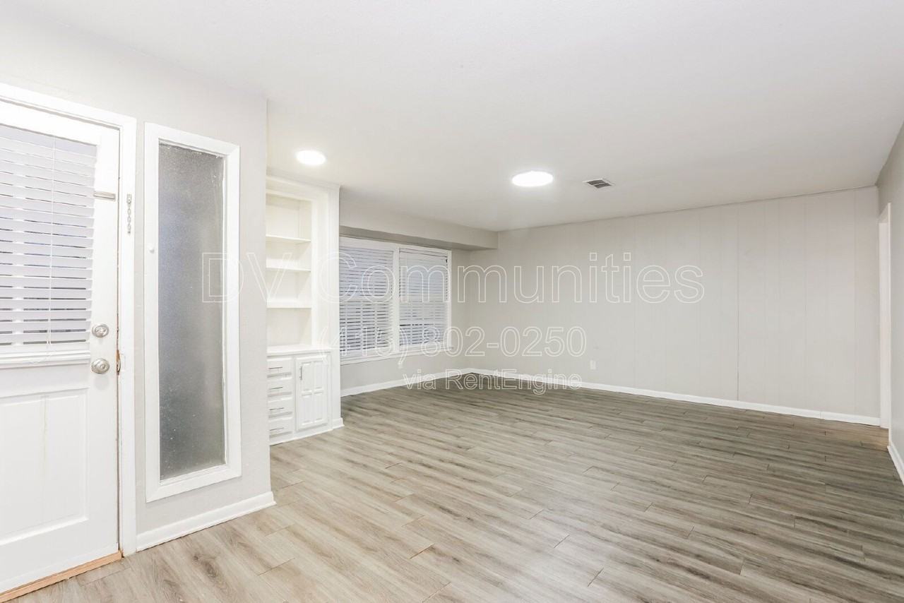 2901 Creston Ave - Photo 5 of 25