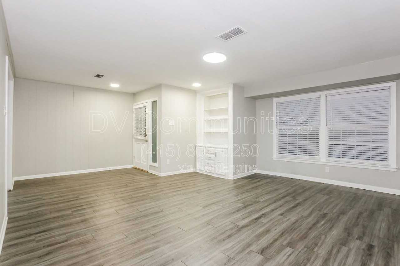 2901 Creston Ave - Photo 6 of 25