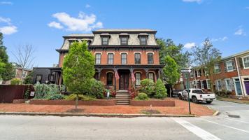 featured image of 201 W Barnard St