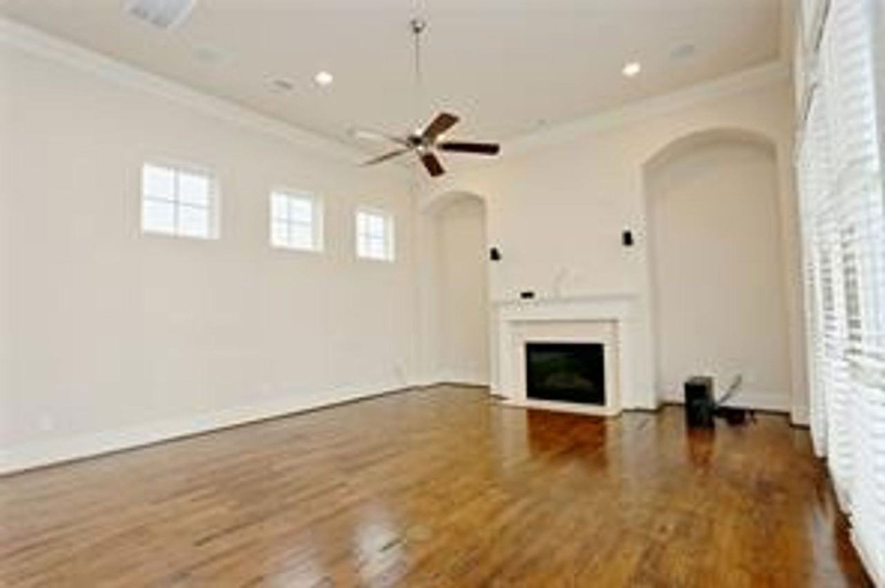 3226 Mckinney St - Photo 3 of 21