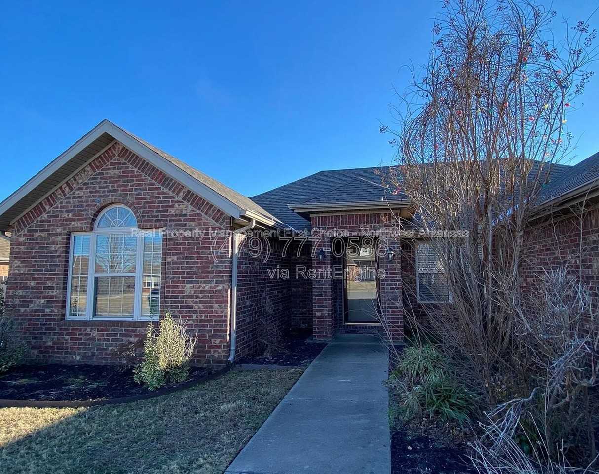 320 Beasley Dr - Photo 3 of 20