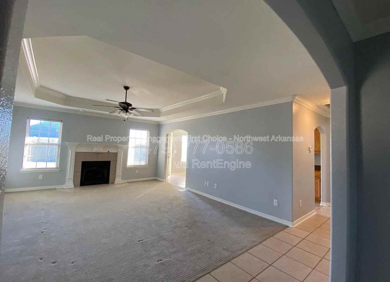 320 Beasley Dr - Photo 5 of 20