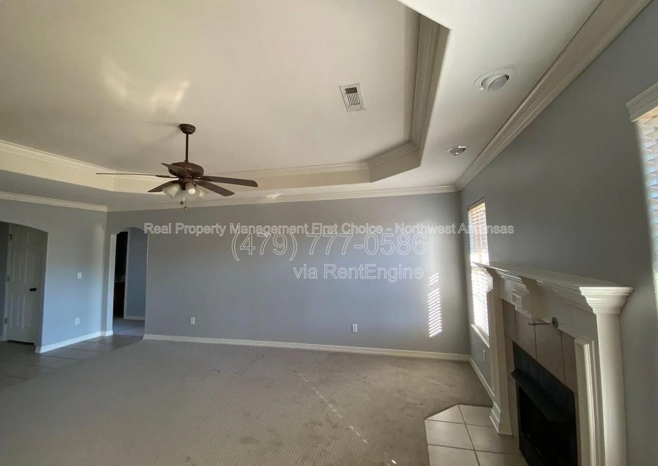 320 Beasley Dr - Photo 6 of 20