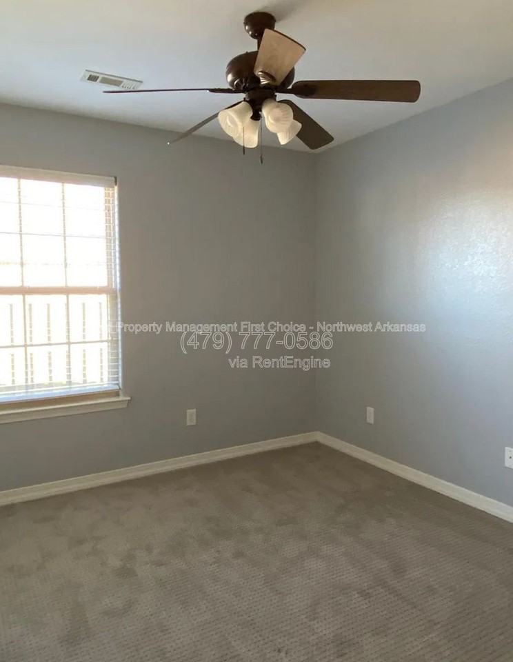 320 Beasley Dr - Photo 7 of 20