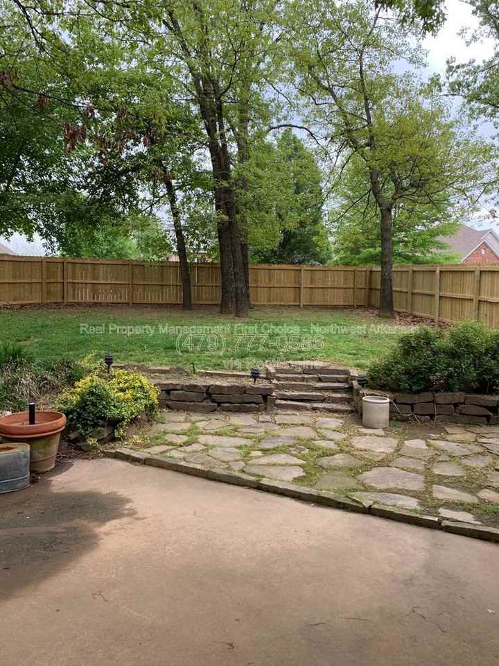 300 Genesis Dr - Photo 6 of 47