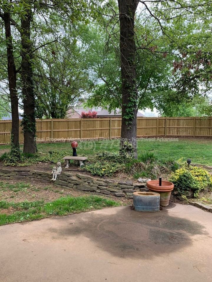 300 Genesis Dr - Photo 7 of 47