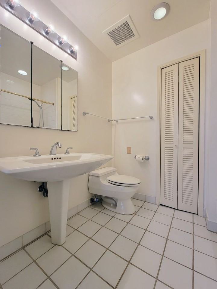 725 Kapiolani Blvd #1903 - Photo 6 of 22