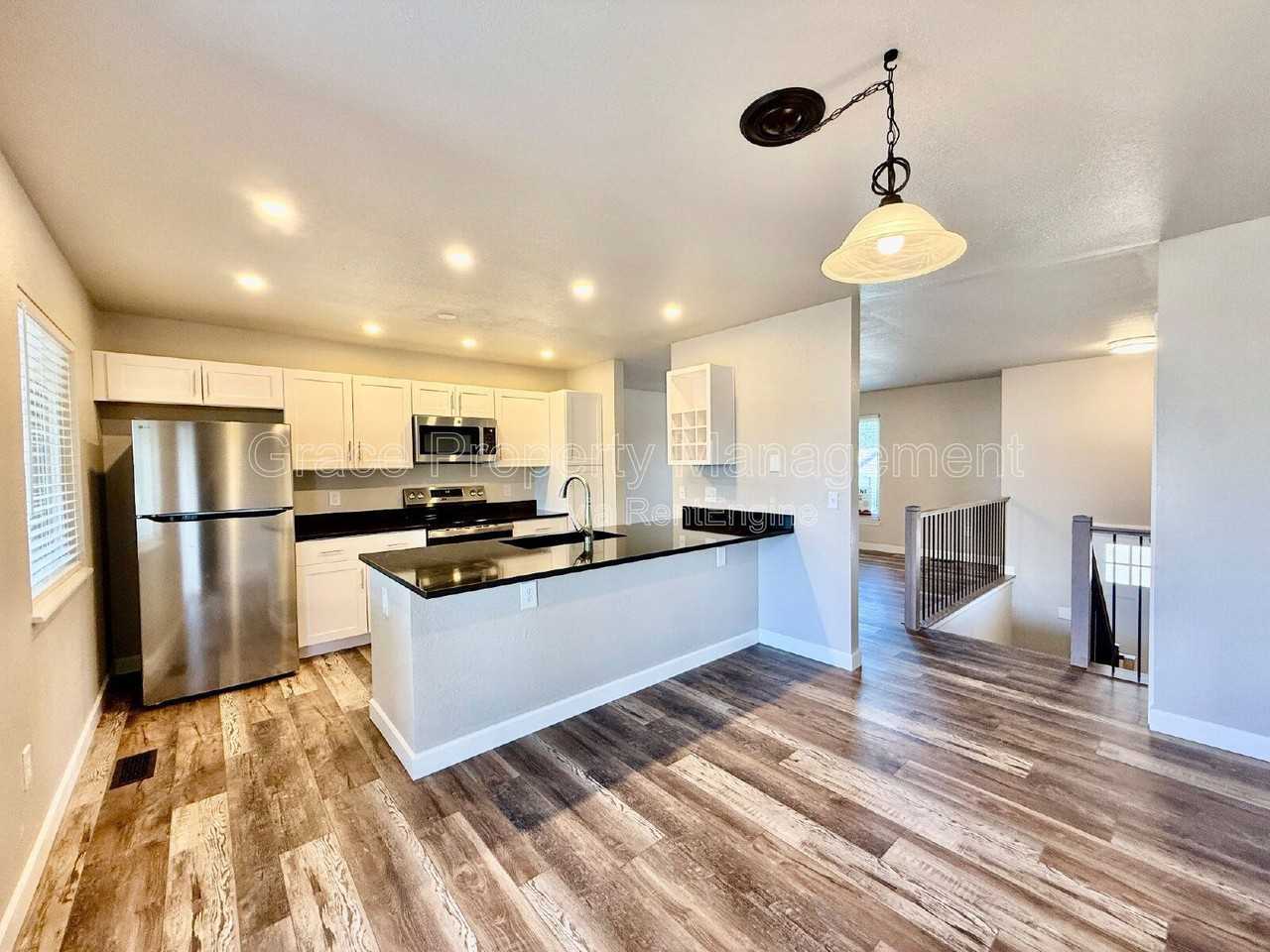 10010 Bryant Ct - Photo 5 of 27