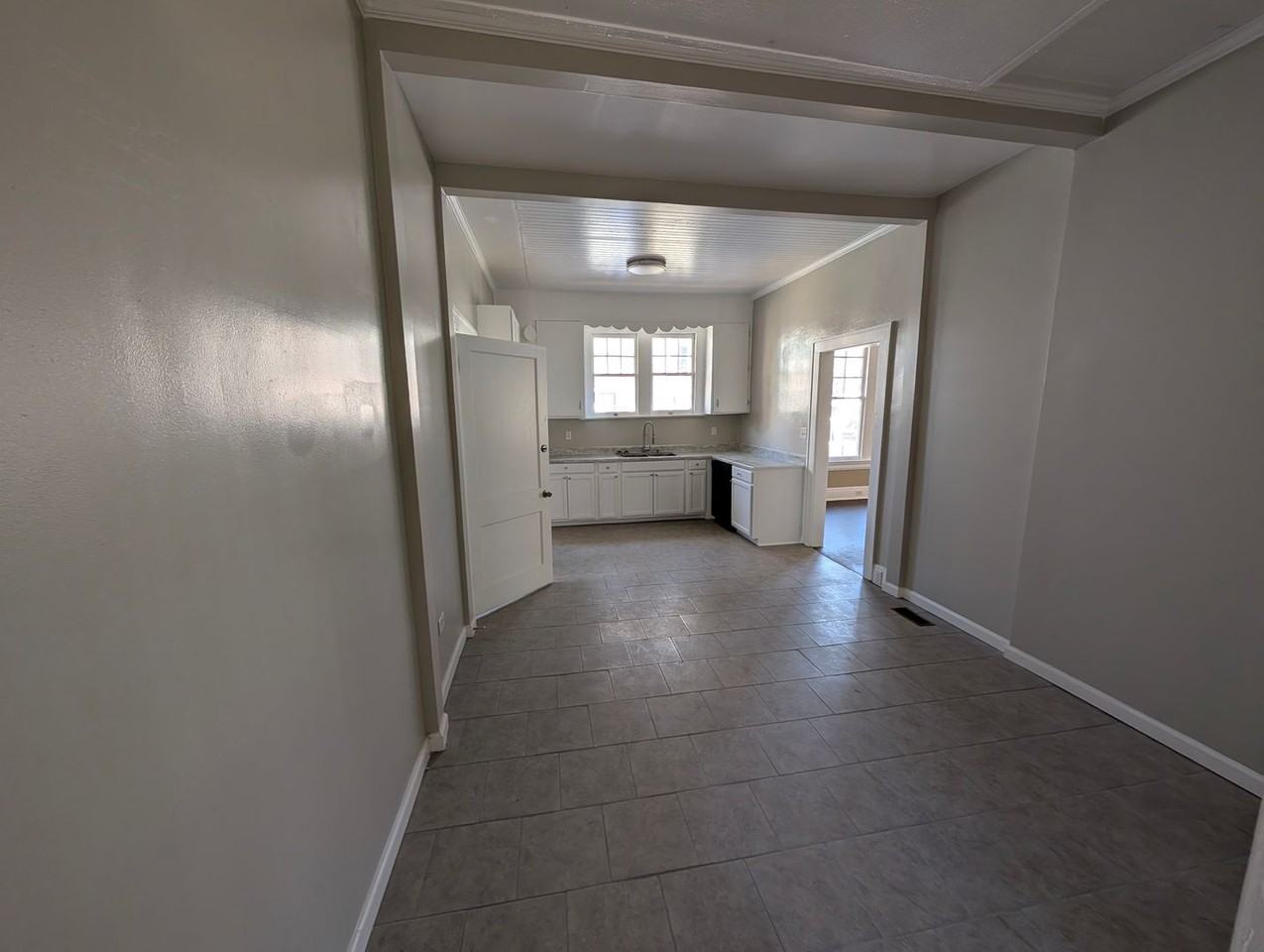 202 Jackson St W - Photo 4 of 24