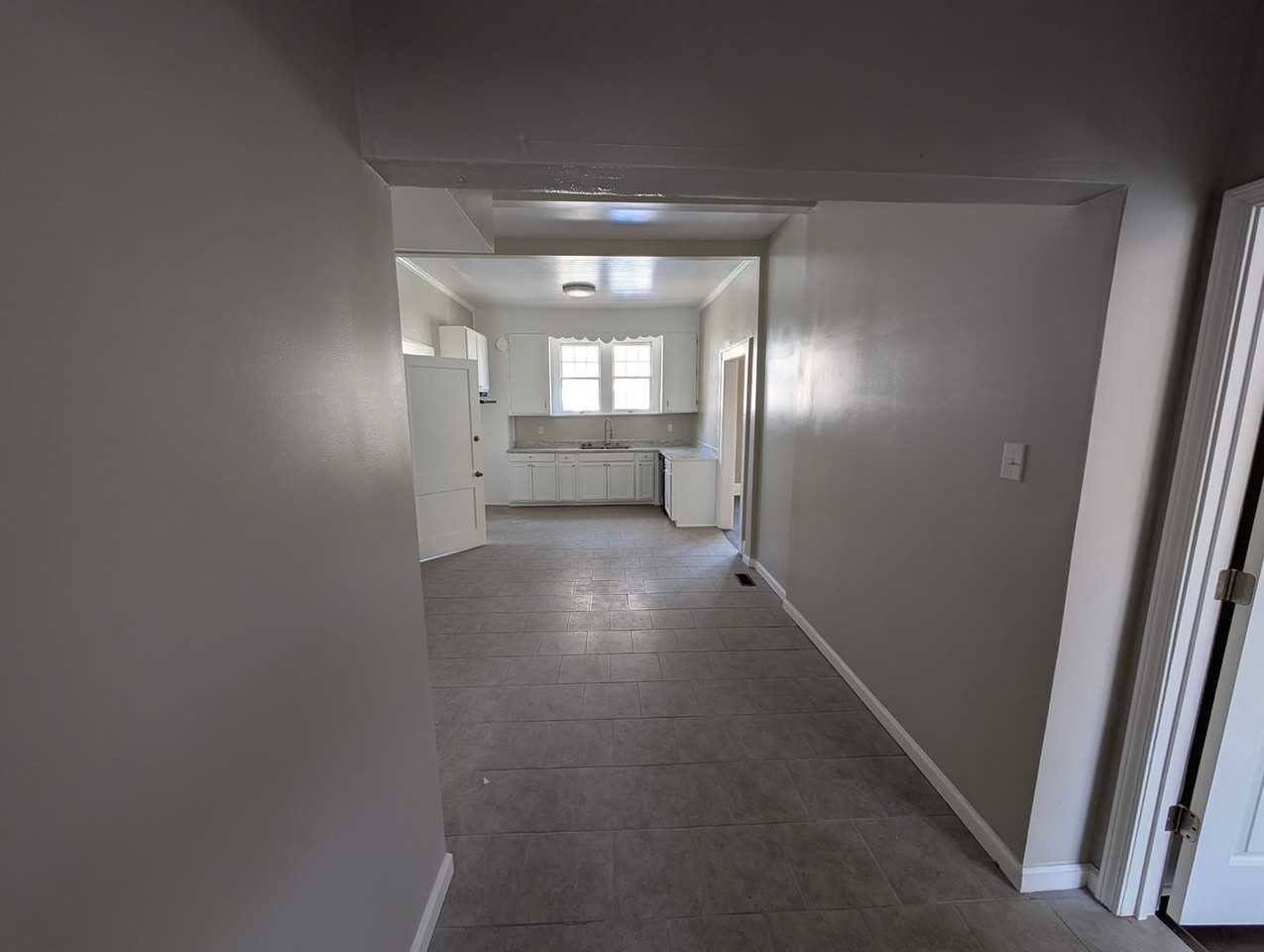 202 Jackson St W - Photo 5 of 24