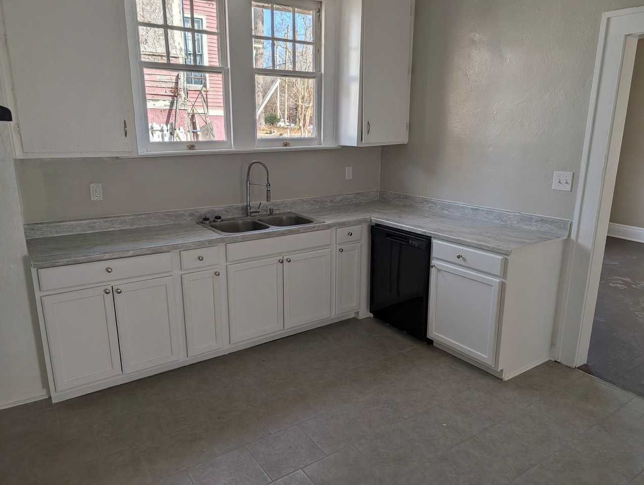 202 Jackson St W - Photo 6 of 24