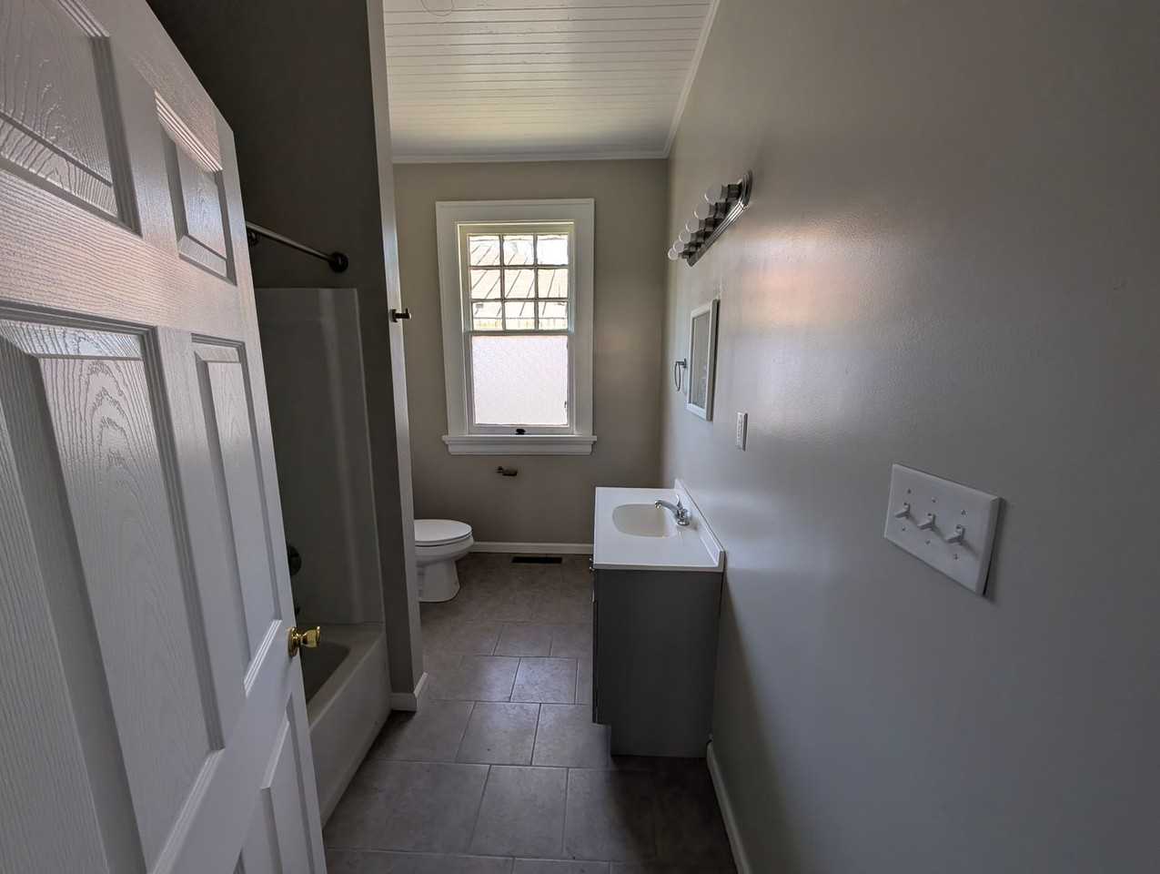 202 Jackson St W - Photo 7 of 24