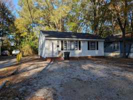 featured image of 906 College Cir N