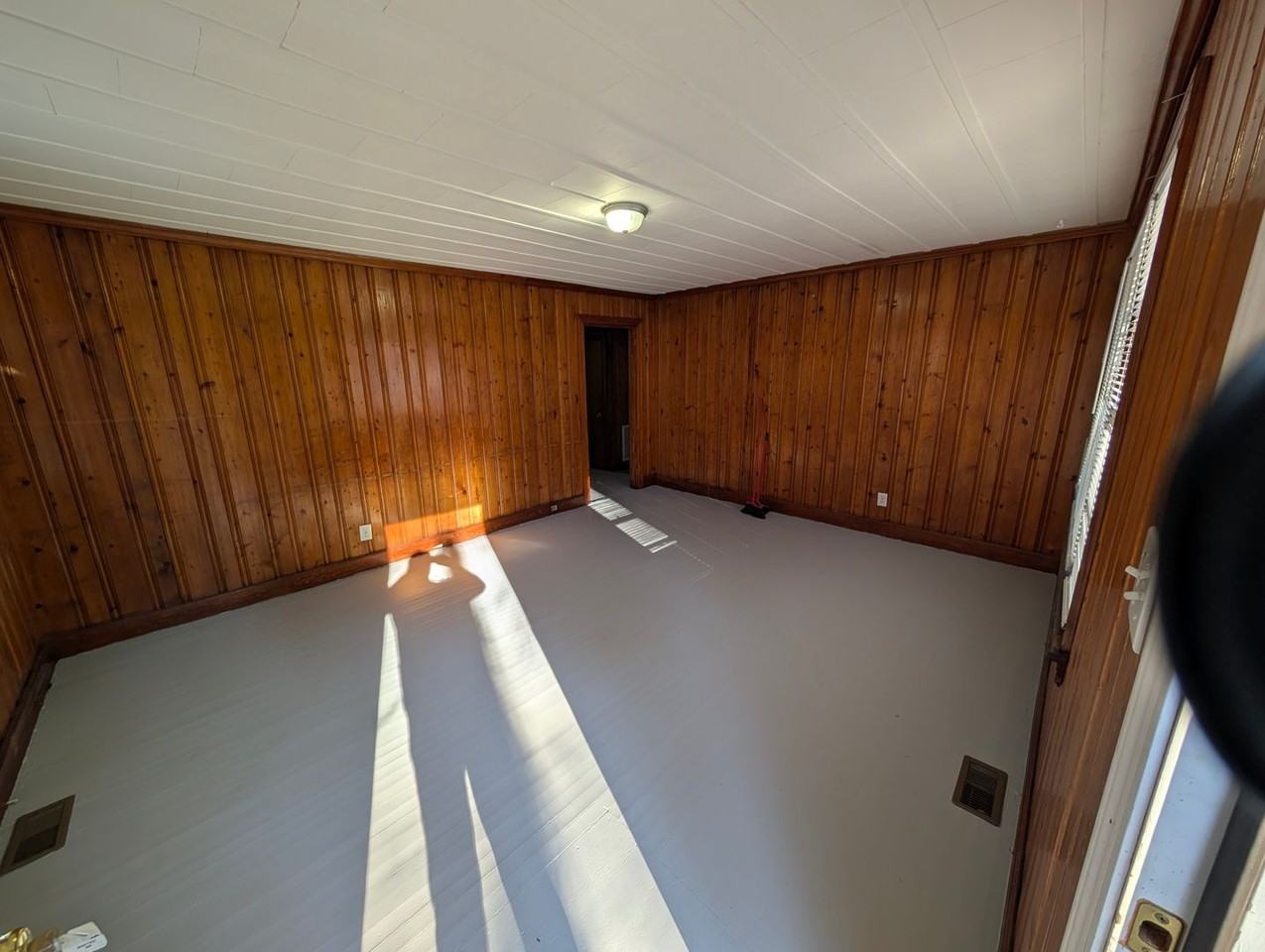 906 College Cir N - Photo 2 of 18