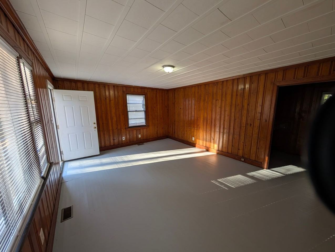 906 College Cir N - Photo 3 of 18