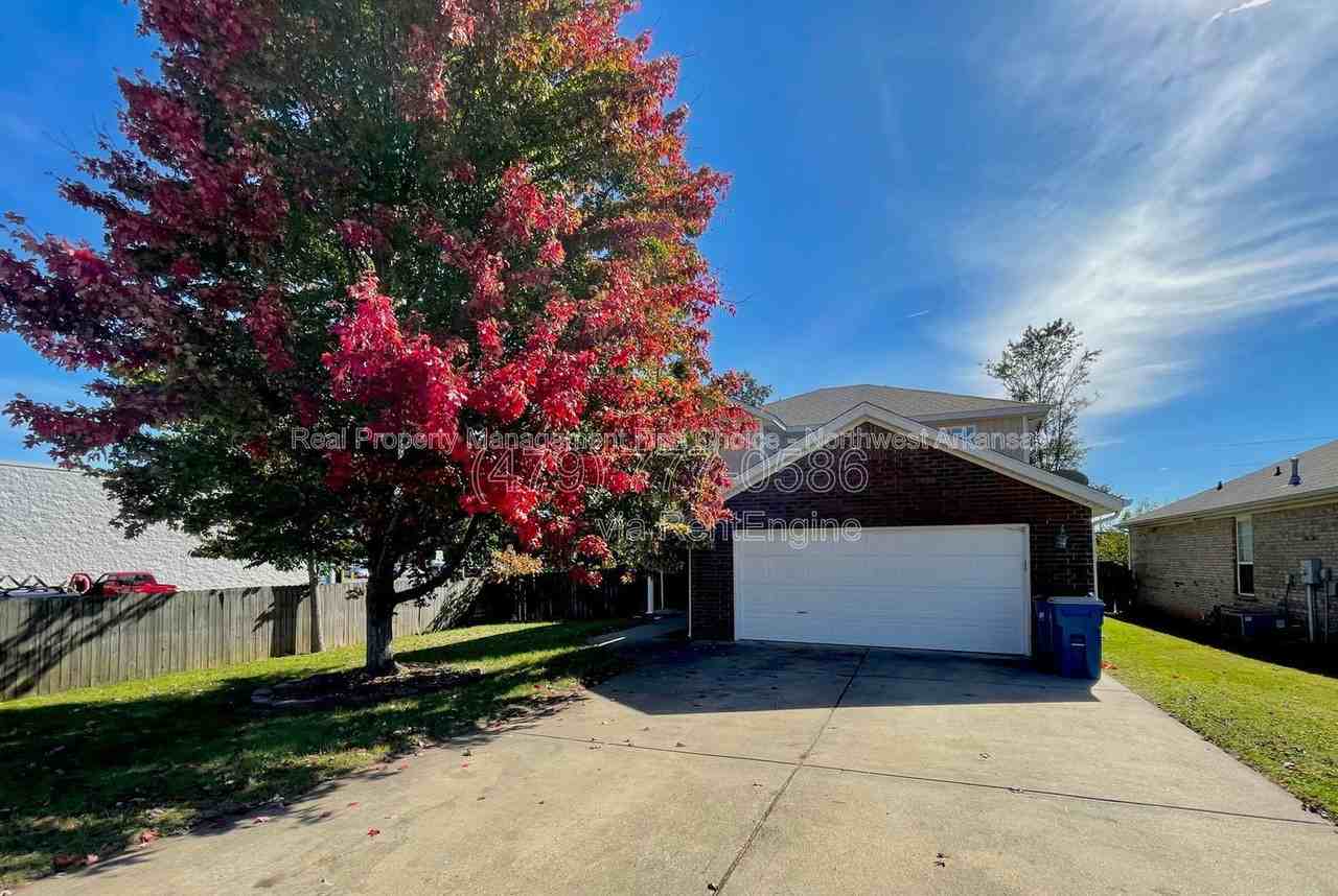 3705 Sw Hansom Loop - Photo 3 of 26